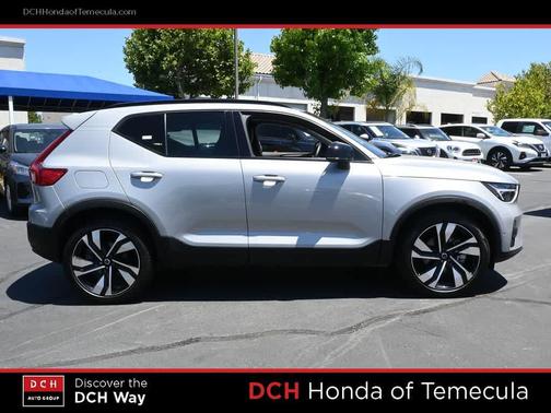 Silver Dawn Metallic 2023 Volvo XC40 B5 Ultimate Dark Theme