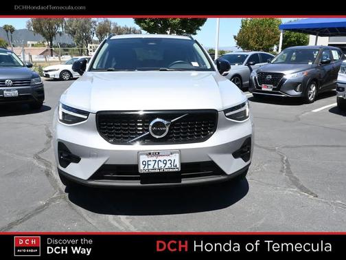 Silver Dawn Metallic 2023 Volvo XC40 B5 Ultimate Dark Theme