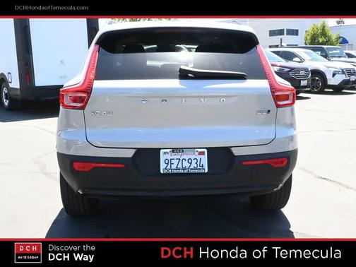 Silver Dawn Metallic 2023 Volvo XC40 B5 Ultimate Dark Theme