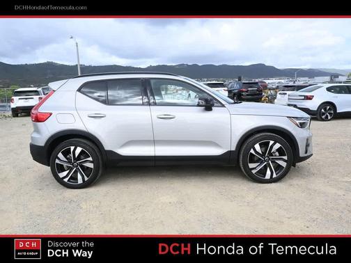 Silver Dawn Metallic 2023 Volvo XC40 B5 Ultimate Dark Theme