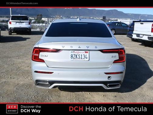 2022 Volvo S60 T5 Momentum