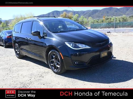 Brilliant Black Crystal Pearlcoat 2019 Chrysler Pacifica Limited