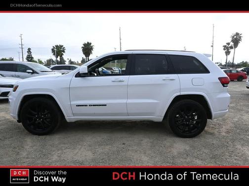 Bright White Clearcoat 2021 Jeep Grand Cherokee Laredo
