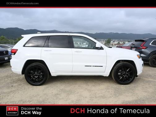 Bright White Clearcoat 2021 Jeep Grand Cherokee Laredo