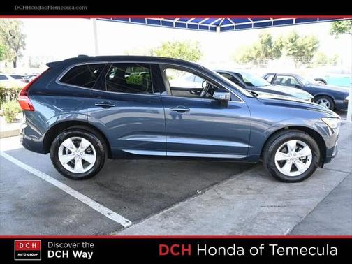 2022 Volvo XC60 B5 Momentum