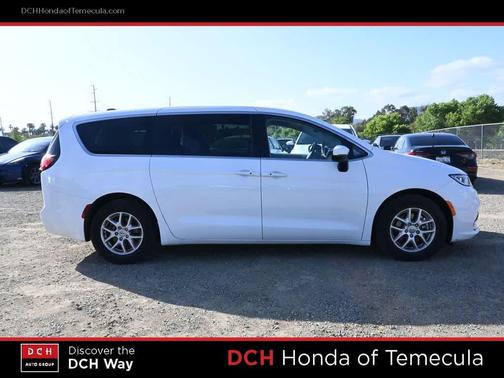 Bright White Clearcoat 2023 Chrysler Pacifica Touring L