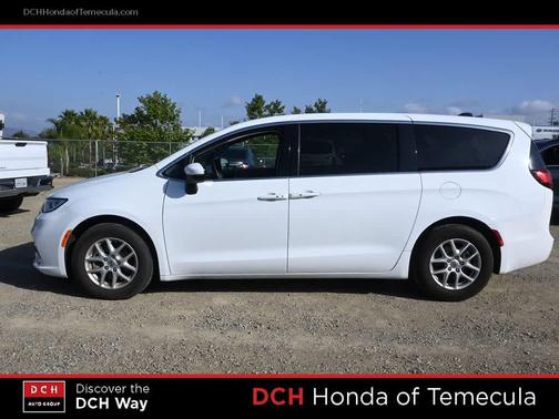 Bright White Clearcoat 2023 Chrysler Pacifica Touring L