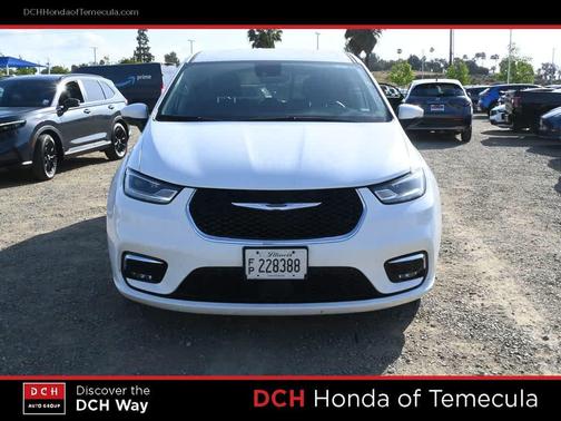 Bright White Clearcoat 2023 Chrysler Pacifica Touring L