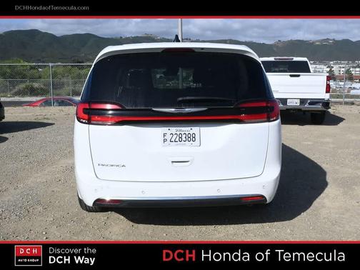 Bright White Clearcoat 2023 Chrysler Pacifica Touring L