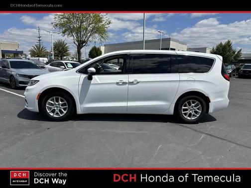 Bright White Clearcoat 2023 Chrysler Pacifica Touring L