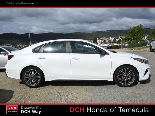 Snow White Pearl 2023 Kia Forte GT