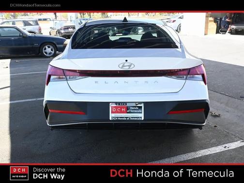 2024 Hyundai ELANTRA SE