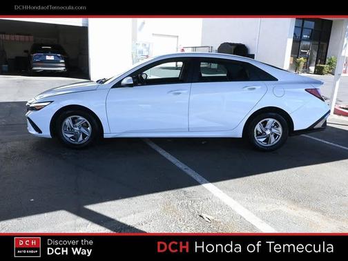 2024 Hyundai ELANTRA SE