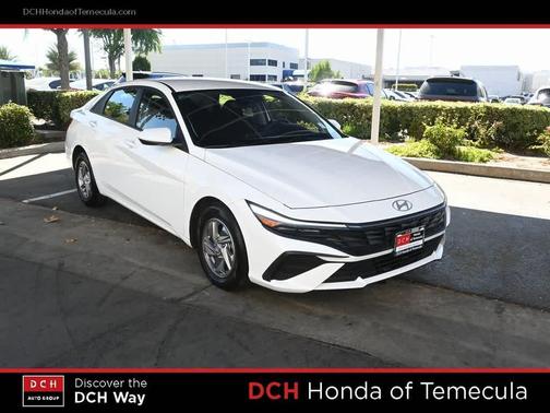 2024 Hyundai ELANTRA SE