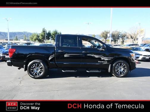 2024 Nissan Titan SV