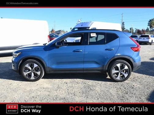 2023 Volvo XC40 B4 Ultimate Dark Theme