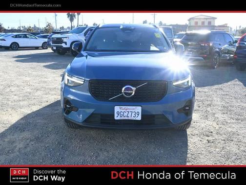 2023 Volvo XC40 B4 Ultimate Dark Theme