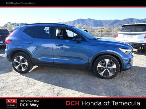 2023 Volvo XC40 B4 Ultimate Dark Theme