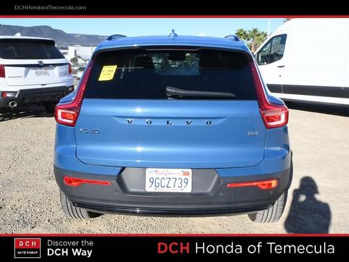 2023 Volvo XC40 B4 Ultimate Dark Theme