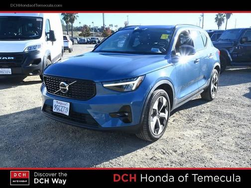 2023 Volvo XC40 B4 Ultimate Dark Theme