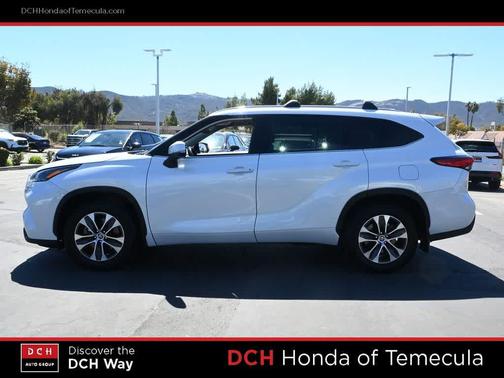 Wind Chill Pearl 2022 Toyota Highlander XLE