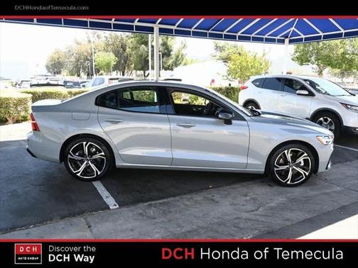 2024 Volvo S60 B5 Core Dark Theme