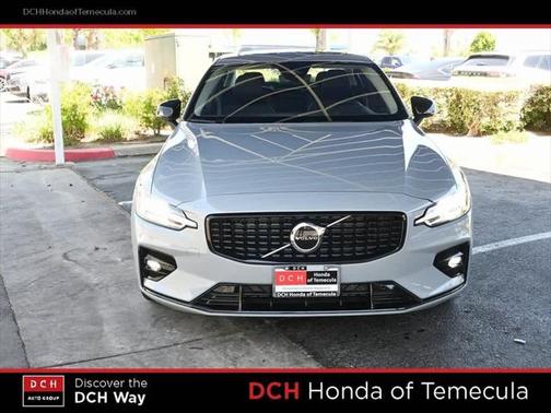 2024 Volvo S60 B5 Core Dark Theme