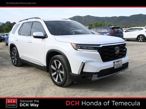 Platinum White Pearl 2024 Honda Pilot Touring 8-Passenger
