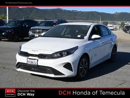 Snow White Pearl 2024 Kia Forte LXS