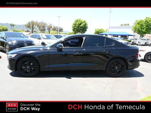 Onyx Black Metallic 2024 Volvo S60 B5 Plus Black Edition