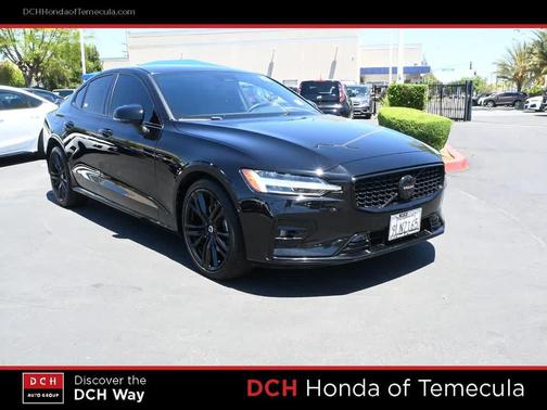 Onyx Black Metallic 2024 Volvo S60 B5 Plus Black Edition
