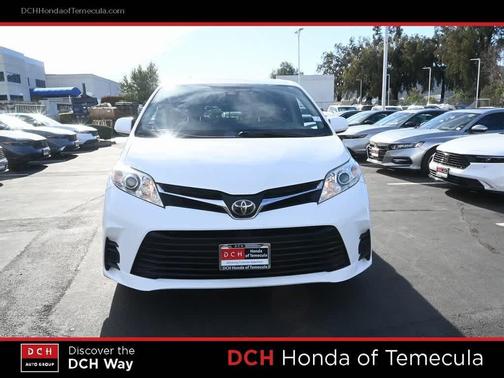 2018 Toyota Sienna LE