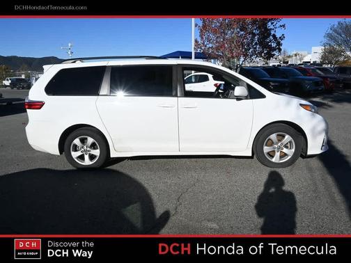 2018 Toyota Sienna LE