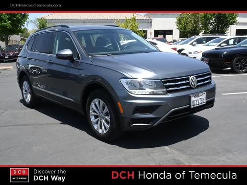 Platinum Gray Metallic 2018 Volkswagen Tiguan 2.0T SE
