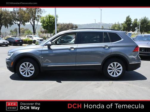 Platinum Gray Metallic 2018 Volkswagen Tiguan 2.0T SE
