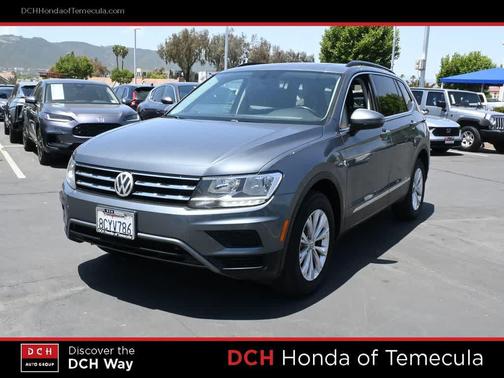 Platinum Gray Metallic 2018 Volkswagen Tiguan 2.0T SE