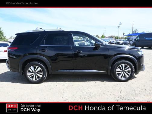 Super Black 2022 Nissan Pathfinder SL 2WD
