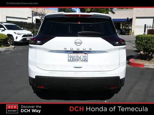 Everest White Pearl Tricoat 2026 Nissan Rogue SV