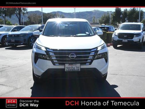 Everest White Pearl Tricoat 2026 Nissan Rogue SV