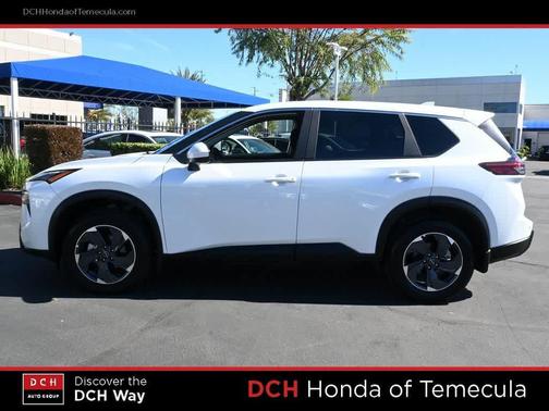 Everest White Pearl Tricoat 2026 Nissan Rogue SV