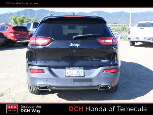 Brilliant Black Crystal Pearlcoat 2016 Jeep Cherokee Latitude