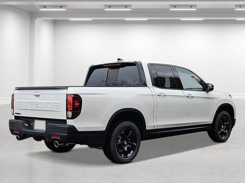 Platinum White Pearl 2026 Honda Ridgeline Black Edition Two-Tone
