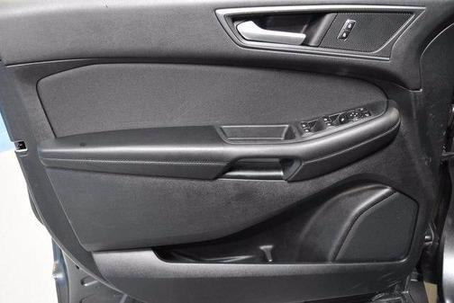 Photo 4 of 22 of 2015 Ford Edge SE