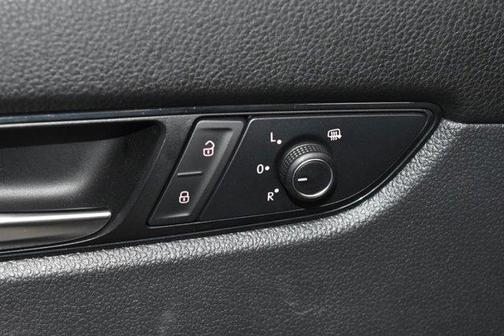 Platinum Gray Metallic 2022 Volkswagen Passat 2.0T SE