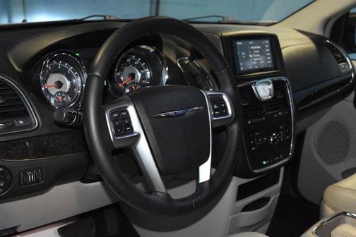 2012 Chrysler Town & Country Touring