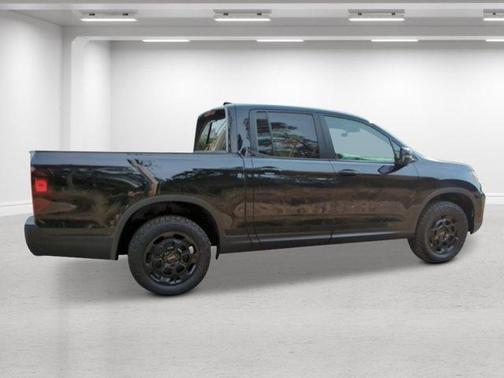 Crystal Black Pearl 2026 Honda Ridgeline TrailSport+