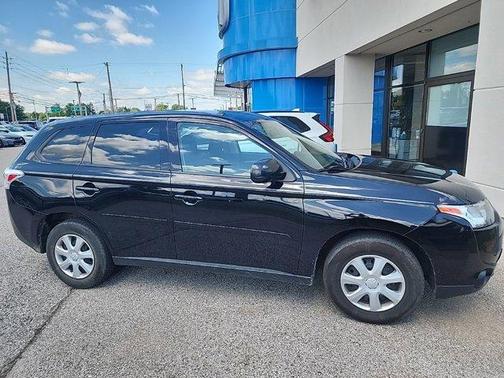 Black 2014 Mitsubishi Outlander ES