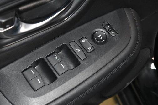 Crystal Black Pearl 2024 Honda HR-V LX