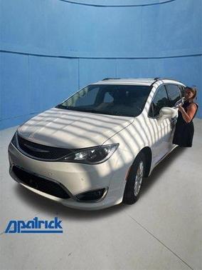 Bright White Clearcoat 2020 Chrysler Pacifica Touring-L