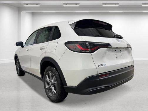 Platinum White Pearl 2026 Honda HR-V LX
